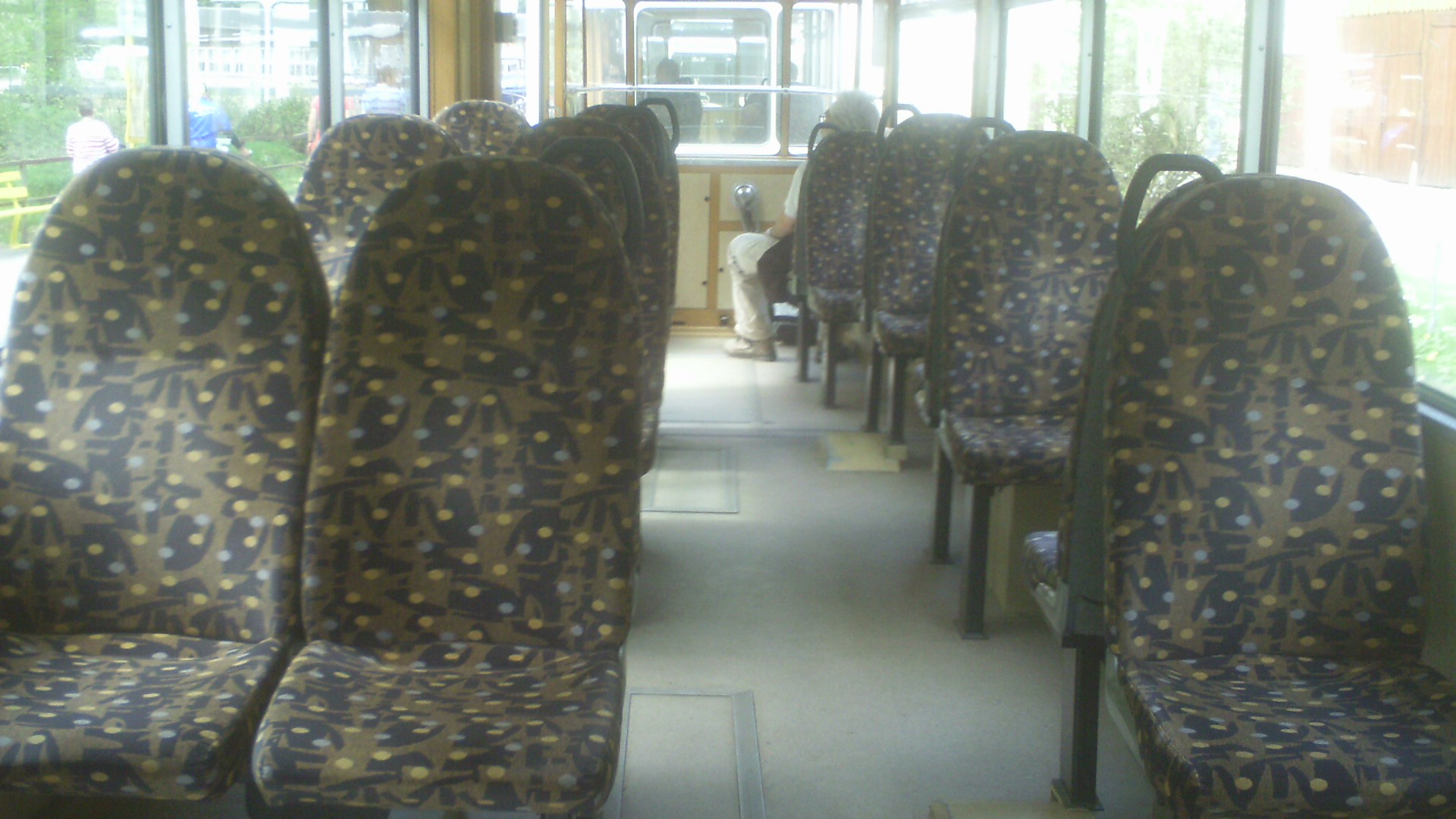 Interiér vlečného vozu z šedesátých let vypadá s novými sedadly Kiel zajímavě