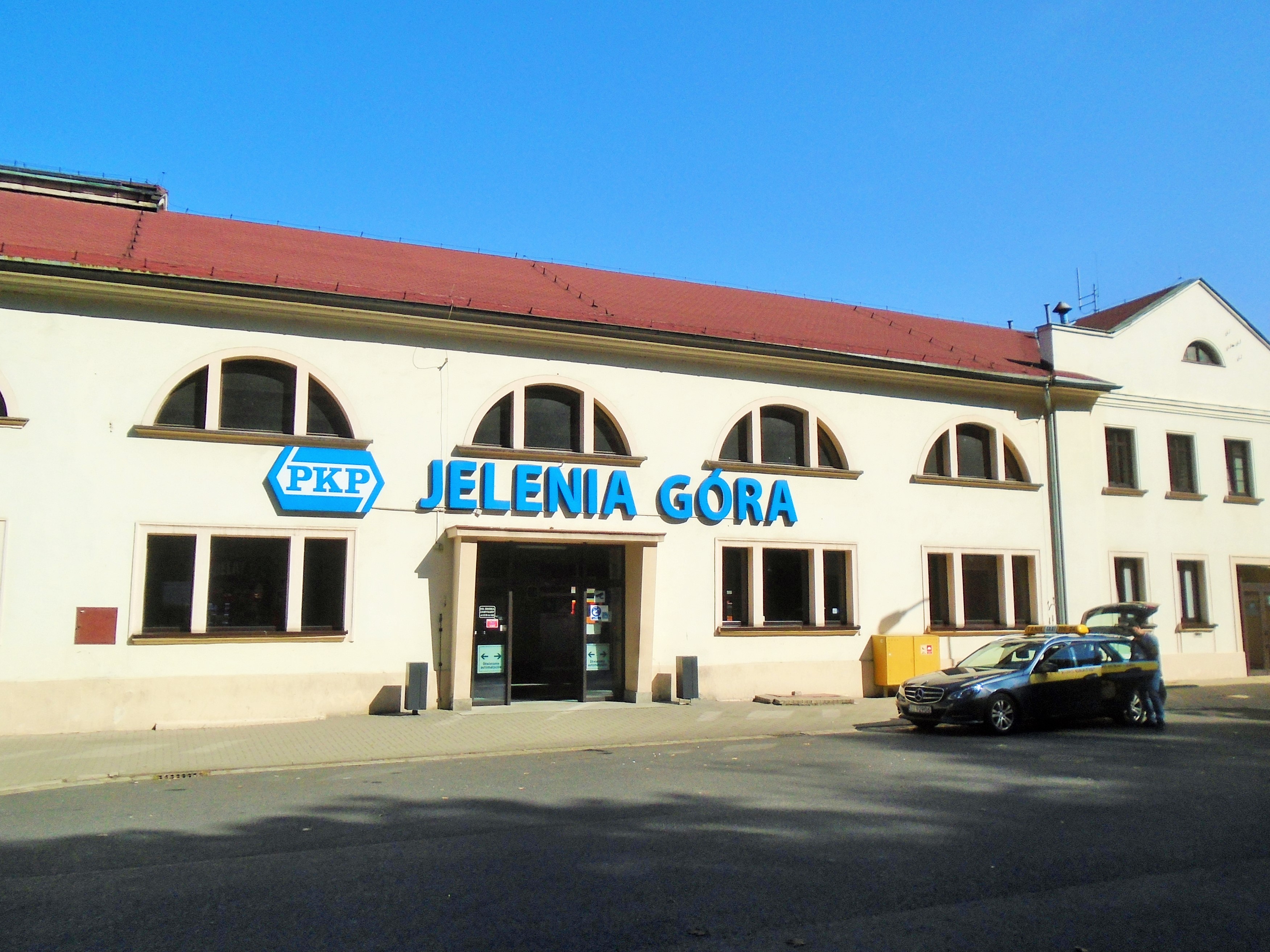 ŽST Jelenia Góra- uzlová i koncová stanice vlaků od Wroclavi,Varšavy,Zgorzelce a horské Szkl.Poreby