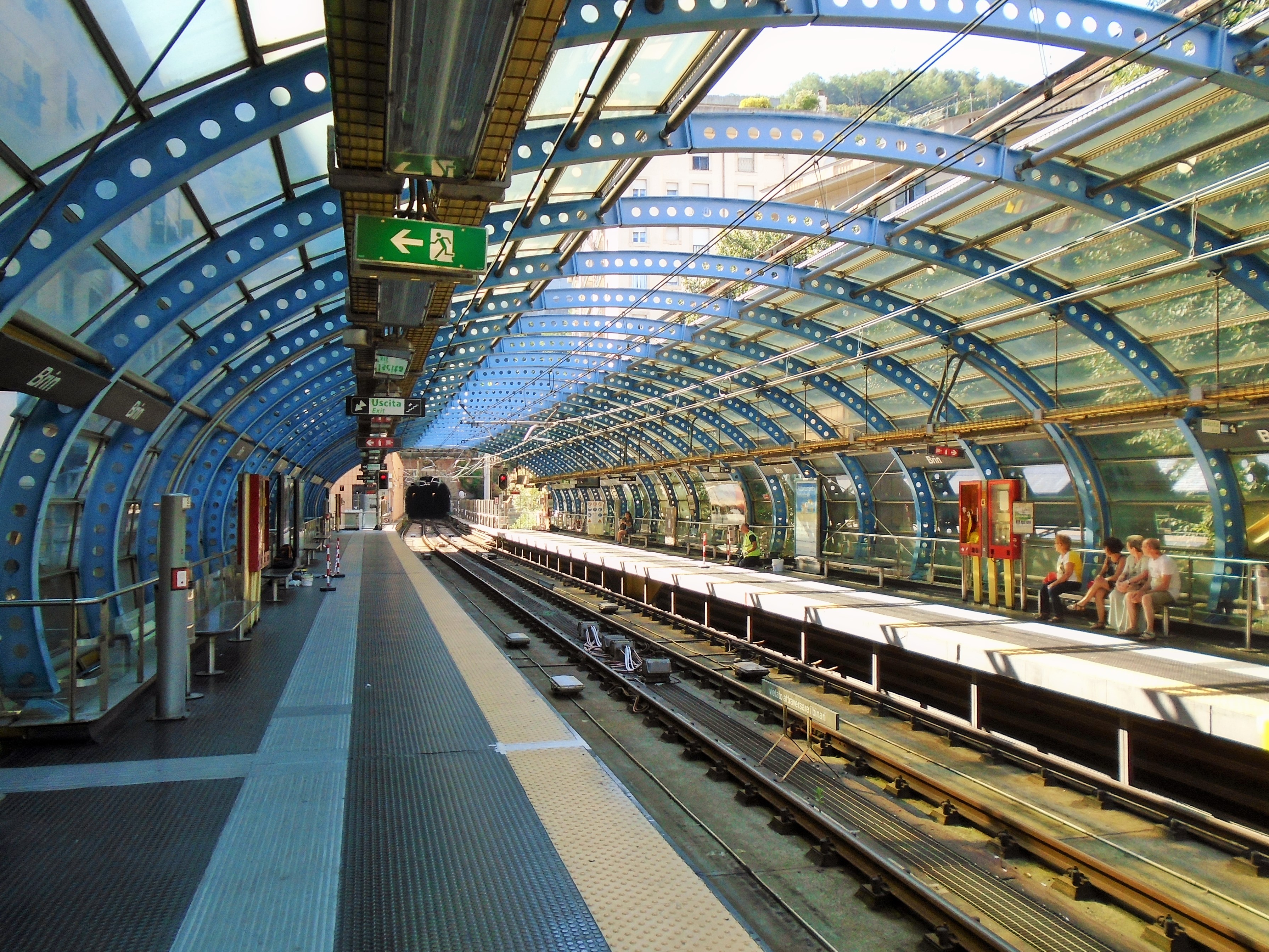 Stanice Brin- konečná povrchová stanice janovského metra za centrem města